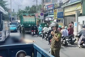 Chiếc xe rác trong vụ tai nạn chết người lại tiếp tục liên quan tai nạn chết người ở TP.HCM