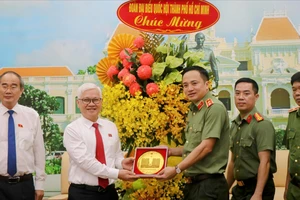 Đoàn đại biểu quốc hội TP.HCM chúc mừng Công an TP.HCM nhân kỷ niệm 80 năm Ngày truyền thống Công an nhân dân