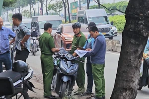 Hàng xóm kể 3 lần lao vào biển lửa cứu cụ ông 78 tuổi nhưng bất thành