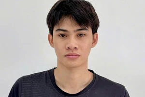 Người đàn ông bị lừa hơn 2 tỉ sau khi cài ứng dụng chăm sóc khách hàng