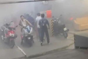 Cháy hầm giữ xe tòa nhà 11 tầng ở TP.HCM, nhiều người tháo chạy