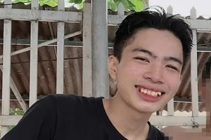 Xin về quê lấy giấy tờ, con trai 16 tuổi gọi về báo bị đổi tên và đang ở Trung Quốc