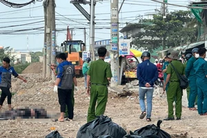 Đi đón con, người dân tá hỏa phát hiện thi thể dưới kênh ở TP.HCM