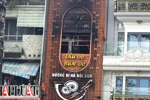 TP.HCM: Biển hiệu bịt kín nhà ống ‘chặn’ đường sống khi hỏa hoạn