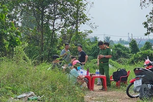 Phát hiện người đàn ông bán dạo trái cây tử vong bất thường tại khu đất trống