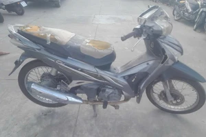 Công an tìm chủ 90 cây thuốc lá Jet, Hero cùng xe máy trong vụ chiếm đoạt tài sản