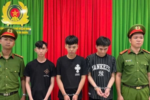 Bắt ba thanh niên dùng hung khí giải quyết mâu thuẫn gần cầu Ba Son