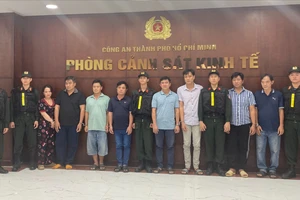 Đường dây làm xăng A95 giả ngay tại trạm xăng ở TP.HCM