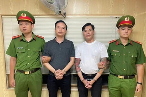 Tài xế xe Bentley và đồng phạm bị bắt khẩn cấp vì gây rối trật tự công cộng