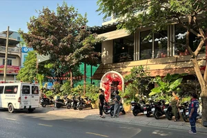 Phong tỏa hiện trường người đàn ông tử vong trong tư thế treo cổ tại quán cà phê