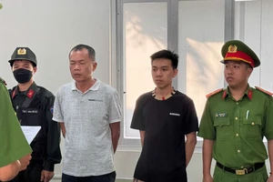 Bắt khẩn cấp 2 người dùng xẻng đuổi đánh du khách ở Vũng Tàu