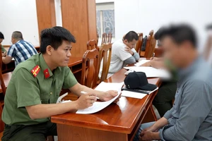 Công an TP.HCM tiếp nhận 34 công dân Việt Nam bị Hoa Kỳ trục xuất