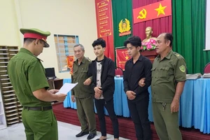 Bắt tạm giam hai công nhân bốc xếp vì đánh nhau tại chợ Bình Điền hồi năm ngoái