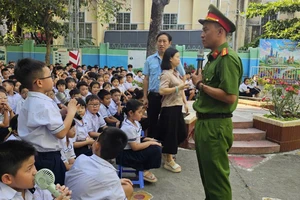 Công an cảnh báo nguy cơ tai nạn do 'độ chế' xe đạp điện