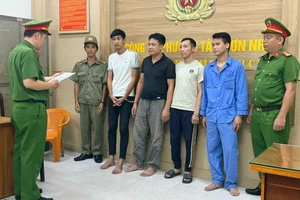 Khách và bảo vệ quán beer đánh nhau, cả 5 người bị bắt giam