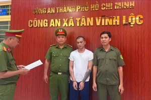 Công an xã Tân Vĩnh Lộc khởi tố 13 người về tội sử dụng trái phép chất ma túy