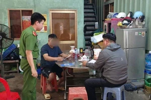 TP.HCM: Phạt nguội người xả rác bừa bãi qua camera giám sát ở Bình Chánh