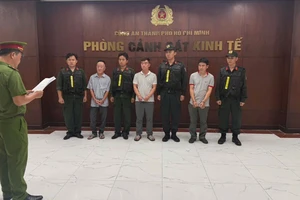 Công an TP.HCM bắt giam 3 người sản xuất thuốc đông y giả trộn Paracetamol