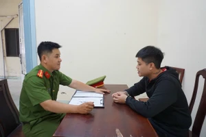 Bắt tạm giam thanh niên dùng chiêu đẩy người vay tiền rơi vào vòng xoáy nợ nần