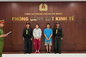 Khởi tố vợ chồng sản xuất hơn 2.800 tấn mì tươi trộn thủy tinh lỏng tại TP.HCM