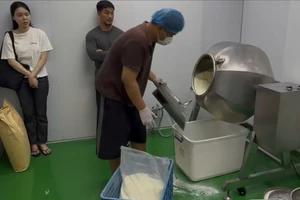 Khởi tố đôi vợ chồng sản xuất thực phẩm chức năng giảm cân chứa Sibutramine 