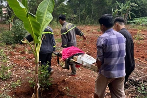 Công an TP.HCM cứu người đàn ông rơi xuống giếng sâu 35 mét