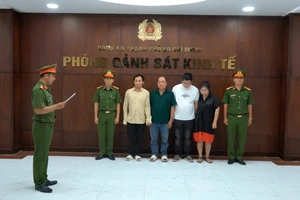 Công an TP.HCM phá đường dây sản xuất giấm ăn từ acid công nghiệp