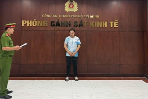 Khởi tố chủ hộ kinh doanh K.W Sneaker buôn bán hơn 1.400 đôi giày, dép giả mạo nhãn hiệu