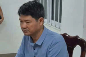 Video công an khám xét vụ Trạm trưởng kiểm lâm 'mật báo' cho chủ tiệm chim