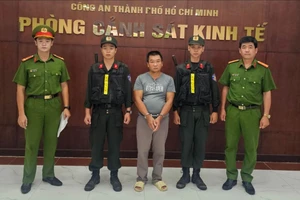 Video Công an TP.HCM khởi tố người đàn ông nuôi chim công