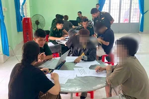 Tiếp nhận nhiều công dân đi làm 'việc nhẹ lương cao' bị Campuchia trục xuất về TP.HCM