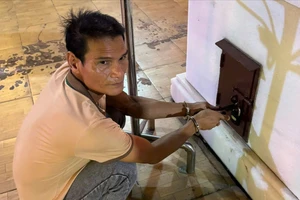 Công an phường Tân Hòa bắt giữ người cạy 4 thùng công đức ở chùa