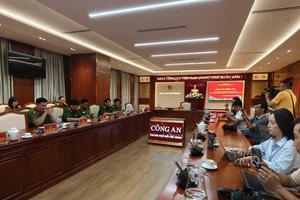 Trung tướng Mai Hoàng chủ trì họp báo cung cấp thông tin vụ nổ súng làm 2 người thương vong