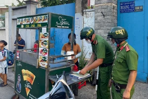 Công an phường Đông Hưng Thuận huy động 100% quân số làm sạch địa bàn