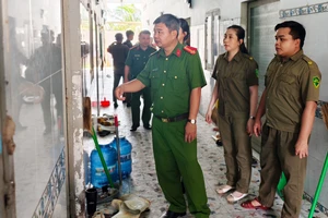 Công an xã Bình Chánh kiểm tra cư trú, test ma túy xuyên ngày đêm