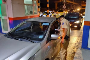 CSGT phát hiện nồng độ cồn, tài xế bảo do hôm qua quá chén