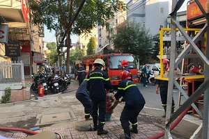 Cháy nhà dân trong hẻm sâu ở quận Phú Nhuận