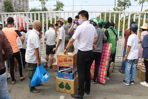 Ngừng nhận đồ tiếp tế cho người được cách ly ở KTX ĐHQG