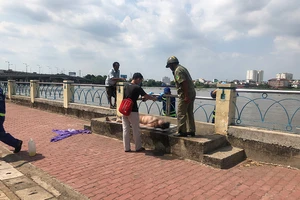 Thi thể 1 phụ nữ trôi trên sông Sài Gòn