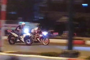 'Quái xế' tụ tập náo loạn đường Phạm Văn Đồng