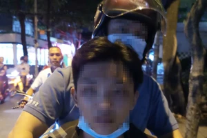 Trần Trung Trực thời điểm bị bắt quả tang về hành vi cướp giật. Ảnh: Đ.C