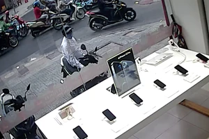 Quận 10: Vừa dựng xe máy đi chục bước, kẻ trộm đã lấy mất 