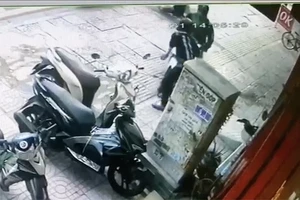Tài xế công nghệ tông xe vào kẻ trộm xe máy ở Bình Thạnh