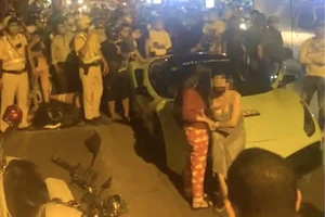 Bắt tạm giam tài xế Ferrari chống đối CSGT ở quận 8