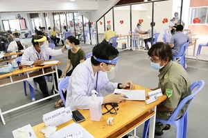 Quận Bình Thạnh tiêm vaccine cho 200 thành viên tổ COVID-19 cộng đồng