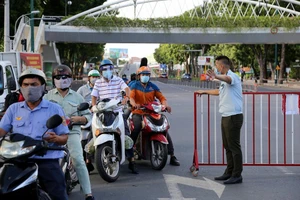 Áp dụng Chỉ thị 16: Xử phạt trường hợp lạm dụng giấy đi đường