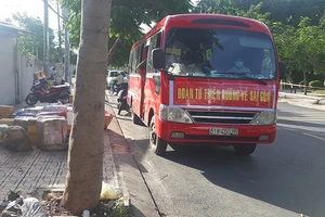 Phát hiện 'chuyến xe 0 đồng', ‘xe hội chữ thập đỏ’ trá hình để giao hàng 