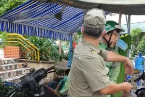 Đình chỉ 2 bảo vệ dân phố tát tài xế Grab ở Bình Thạnh