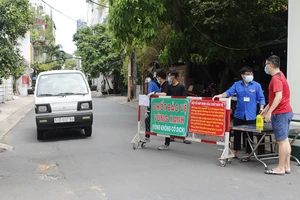 Triển khai nhiều “chốt bảo vệ vùng xanh”, cấm người lạ, shipper ra vào