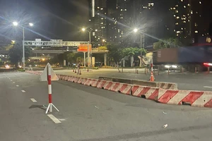 CSGT Bình Thạnh dùng xe chuyên dụng chở bà bầu đến bệnh viện